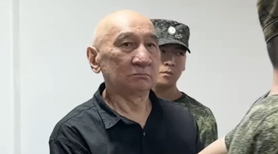 Бекболот Талгарбеков сот процессине демдүү, кайраттуу мүнөздө келди