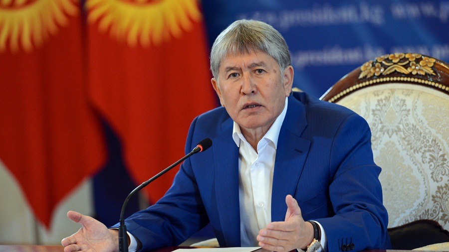 Эмнеге Атамбаевди колдогондор көбөйүп баратат? Чечмелеп алалы...