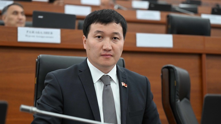 Төрага Маматалиевдин короосуна Самаков кире албай жүрөбү?